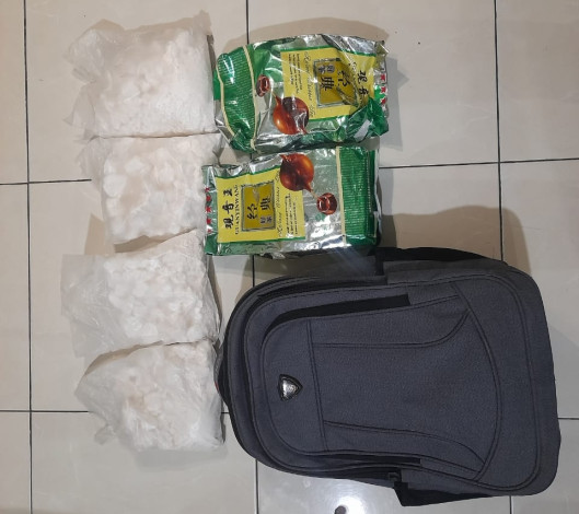 Polisi Gagalkan Transaksi Narkoba, 2 Kg Sabu dan 1,8 Kg Heroin Disembunyikan di Tong Sampah