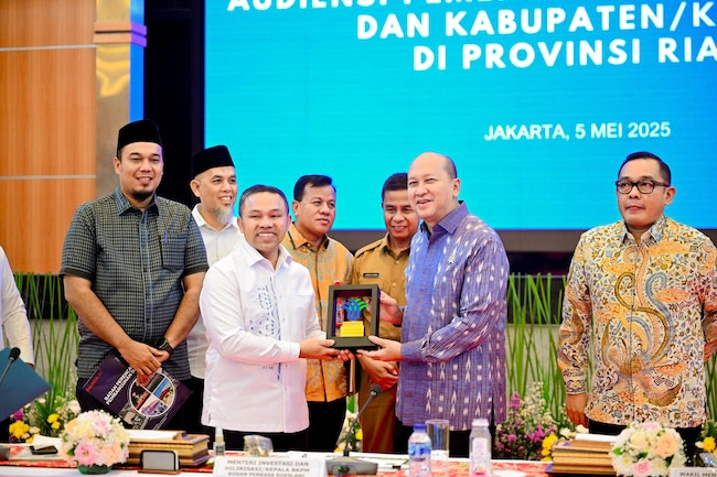 Atasi Jalan Rusak Akibat Truk Batubara, Gubri Minta Menteri Bangun Rel Kereta