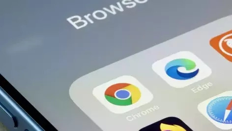 Apple Keluarkan Peringatan: Pakai Chrome di iPhone Bisa Bocorkan Data Perbankan
