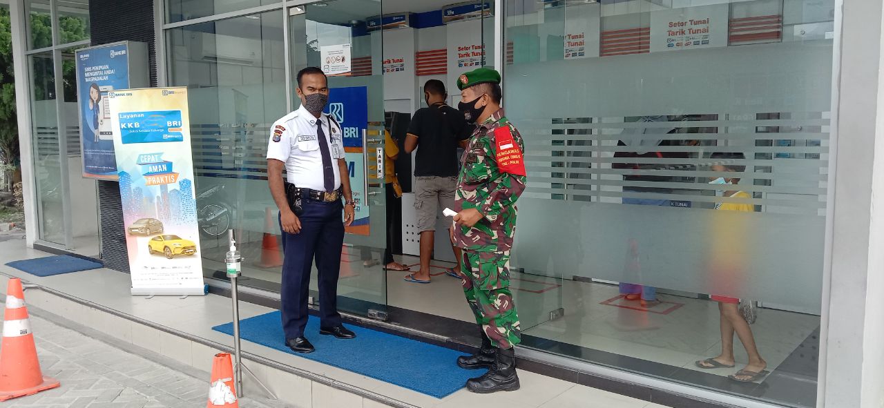Babinsa Sukaramai -Sekuriti BRI Sinergi Gelar  Protokol Kesehatan 