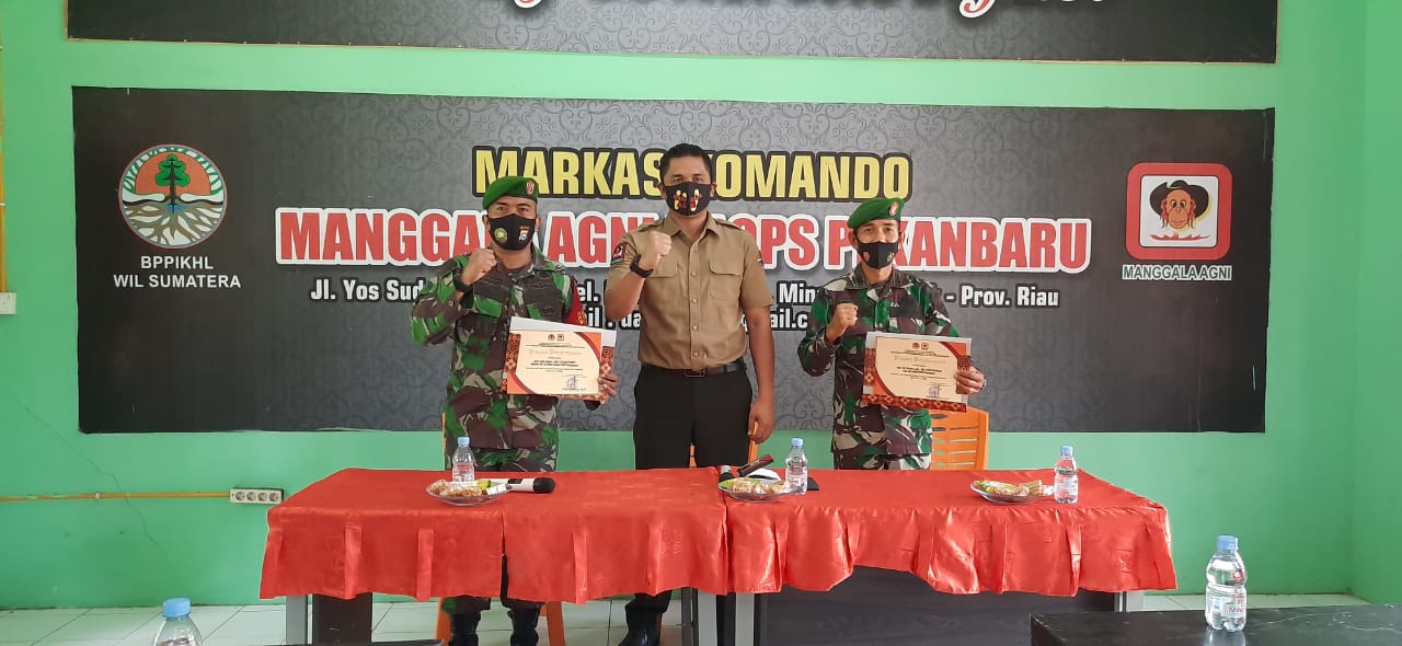 Kapten Arh Nirzam Terima Penghargaan Karhutla dari Manggala Agni Pekanbaru