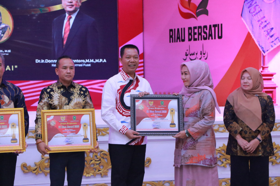 Pemko Pekanbaru Raih Penghargaan KI Riau Award, Kategori Menuju Informatif