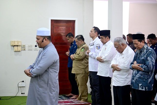Usai Resmikan Tol, Presiden Jokowi Salat Jumat di Masjid Abdullah bin Abbas Kampar