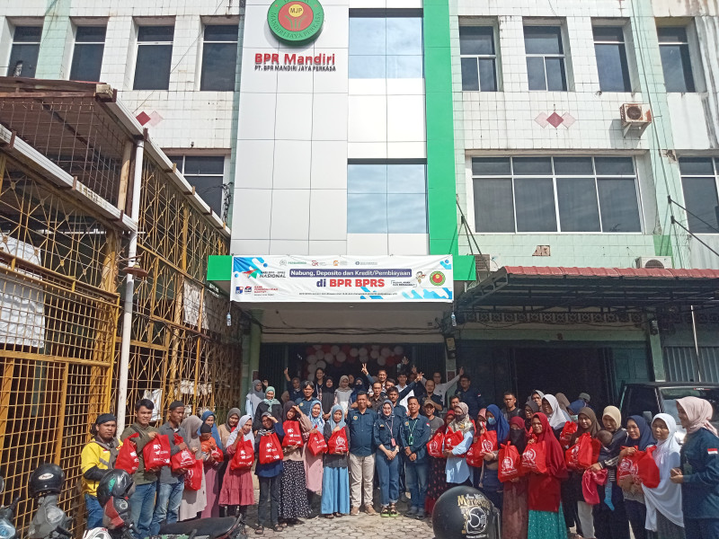Peringati Hari Jadi, BPR Mandiri Jaya Perkasa Bagikan 60 Paket Sembako