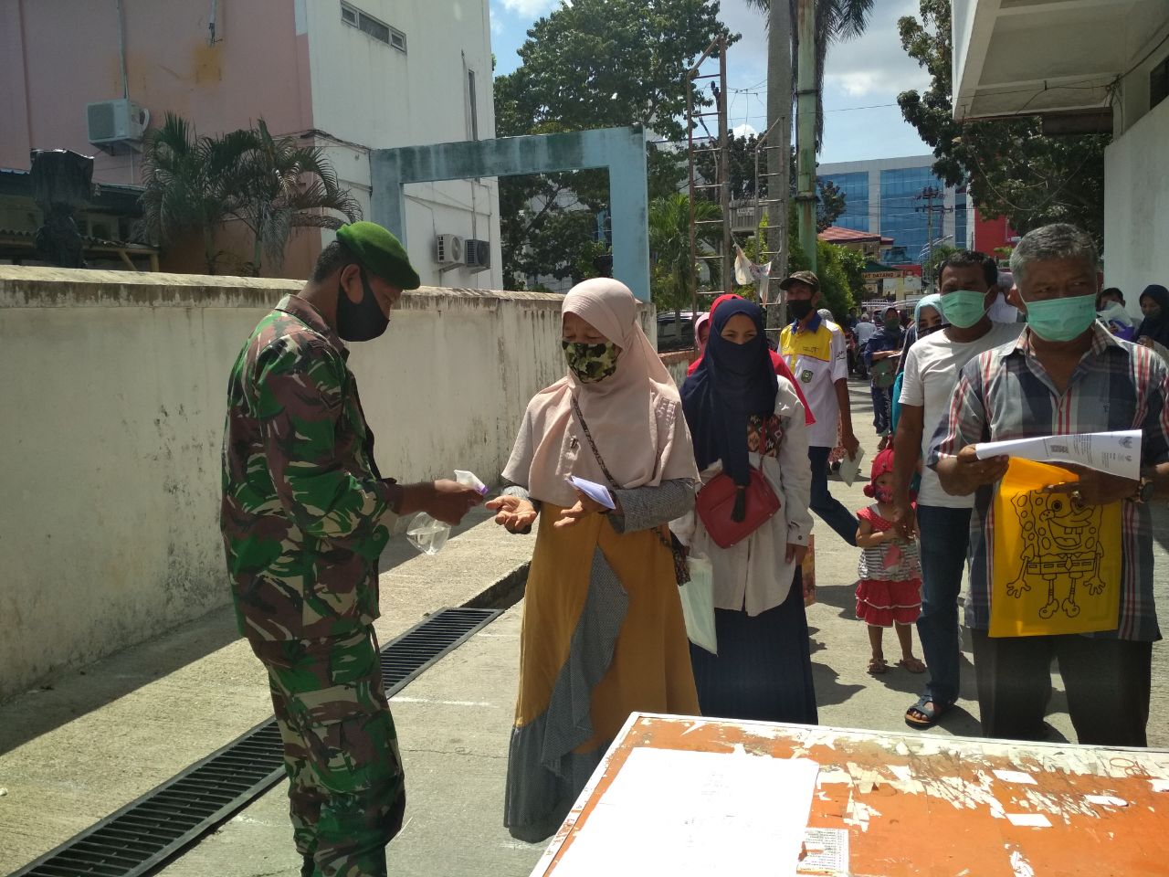 Serda Khairuddin Kawal 230 Penerima BST Tahap 7 di Kantor Pos 