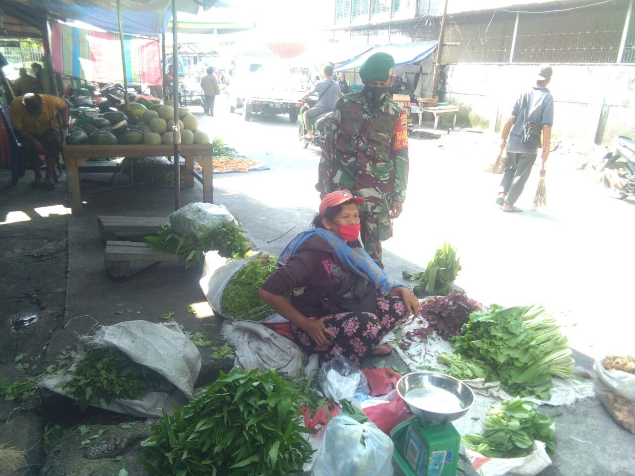 Penegakan Disiplin Prokes di Pasar Agussalim, Ini Pesan Pelda Adi Yusuf