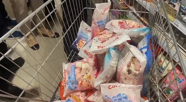 Makanan Mengandung Babi Bersertifikat Halal Ditarik dari Peredaran, Ini Daftarnya