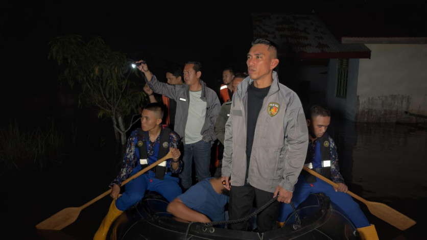 Cegah Penjarahan, Polda Riau Patroli di Lokasi Banjir