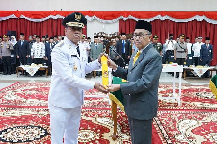 Lantik Suhardiman Amby sebagai Bupati Kuansing, Ini Pesan Gubri Syamsuar