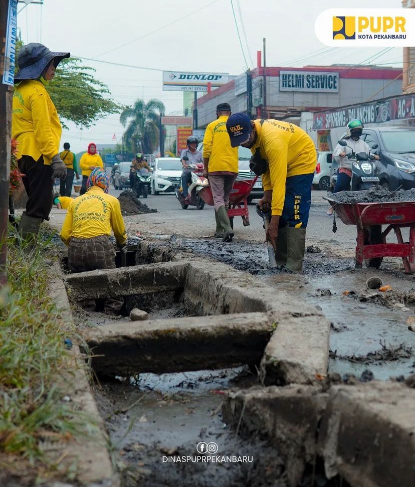 PUPR Pekanbaru Fokus Keruk Sedimen Sebabkan Banjir