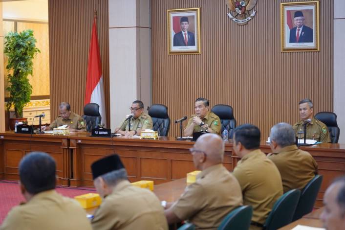 Tuntaskan Pekerjaan, Edy Natar Larang Pejabat Pemprov Riau ke Luar Kota