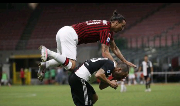 Ibrahimovic Borong Dua Gol Kemenangan Milan kontra Sassuolo  2-1  