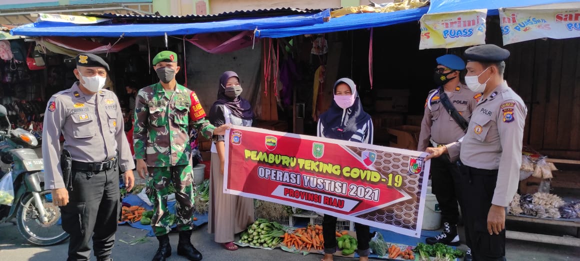 Babinsa Patroli PPKM Di Jalan Sudirman Kelurahan Kota Tinggi 