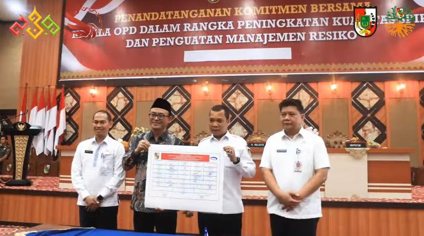 Kepala DLHK Pekanbaru Tandatangani Komitmen Peningkatan SPIP Pemko Pekanbaru