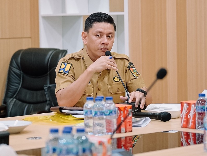 Kepala Dinas PUPR Pekanbaru Paparkan Ranperwako Pengelolaan Air Limbah Domestik di Hadapan Pj Walikota