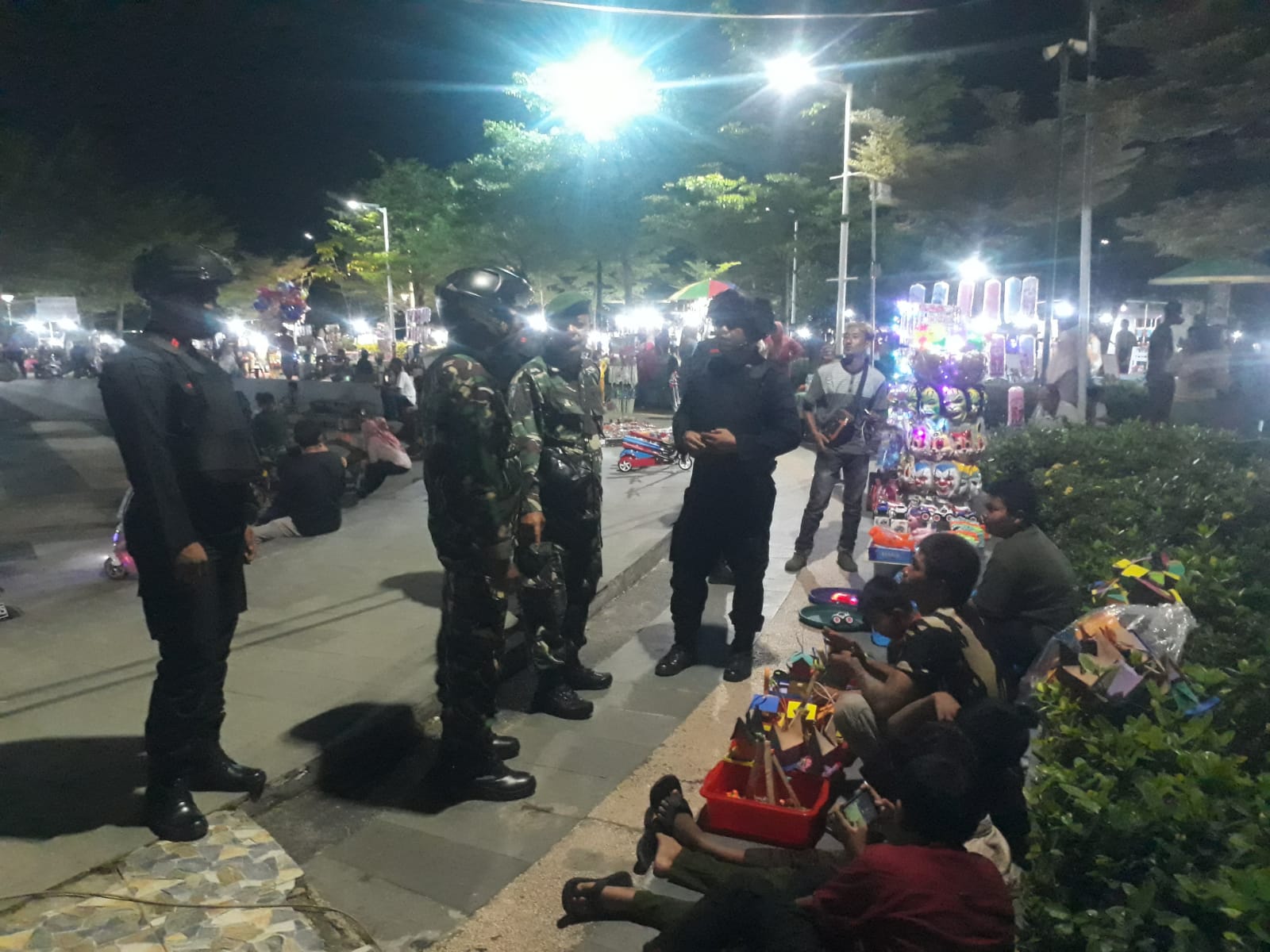 Sinergitas TNI-Polri, Patroli Malam Berikan Rasa Aman dan Antisipasi Kejahatan