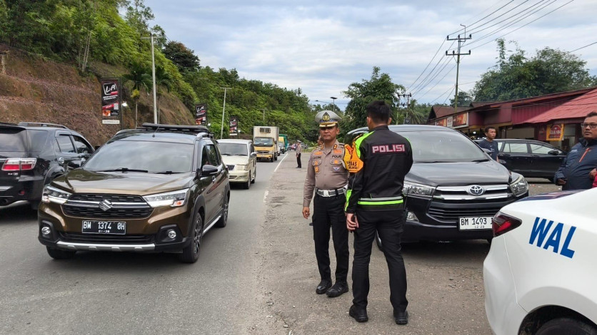 Arus Balik Lebaran, Polisi Patroli 24 Jam di Perbatasan Riau-Sumbar