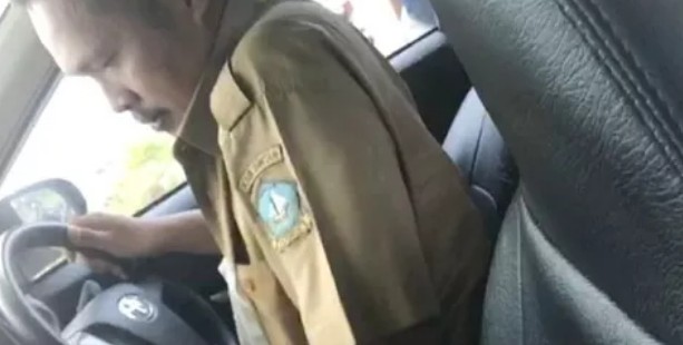 Dua Oknum Pegawai di Bintan yang Hohohihi di Mobil Langsung Dipecat 