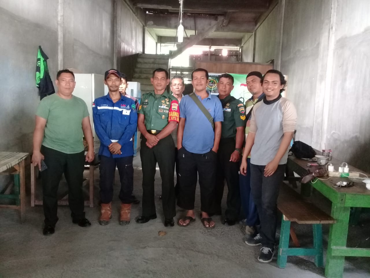 Babinsa Kodim 0301 Pekanbaru Komsos Dengan Warga Binaan Di Jalan Imam Bonjol 