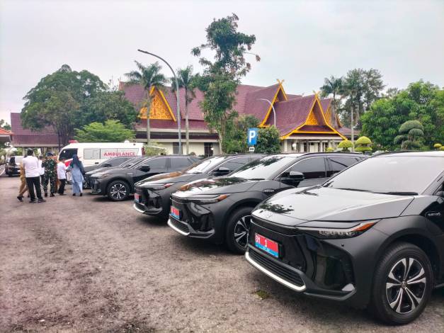 Mobil Dinas Pemprov Riau 'Dikandang' di Kantor Masing-masing