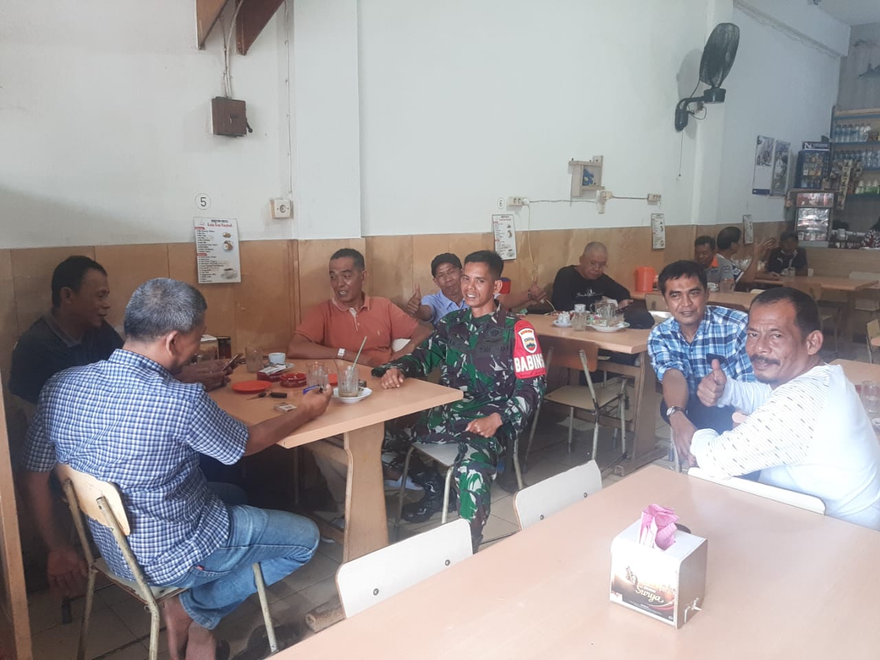 Komsos, Babinsa Bersama Ketua LPM dan Tokoh Pemuda Bahas Kamtibmas dan Bahaya Narkoba