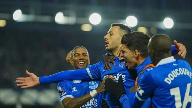 West Ham Sikat Tottenham, Everton Permalukan Newcastle