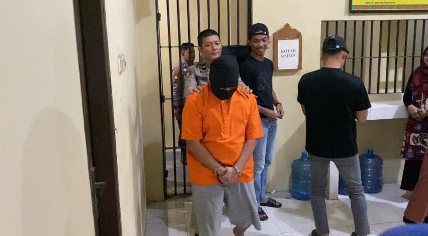 Menyamar Jadi Jemaah Salat, Pria Ini Gasak Motor di Parkiran Masjid