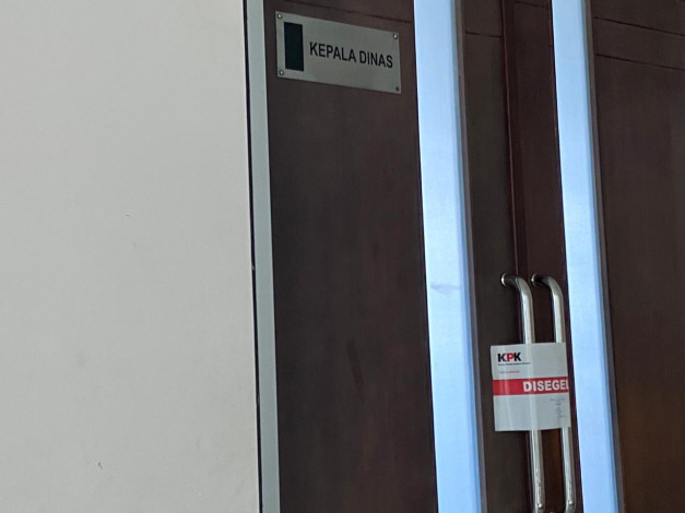 Ruang Kerja dan Rapat Kepala Dinas PUPR-PKPP Riau Disegel KPK