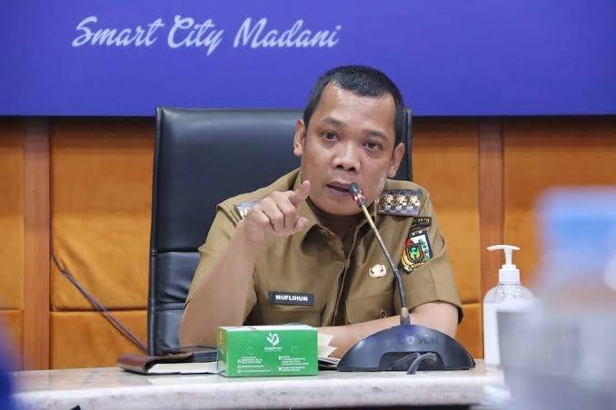 Pj Walikota Perintahkan Satpol PP Tanggalkan Baliho Tak Sesuai Aturan