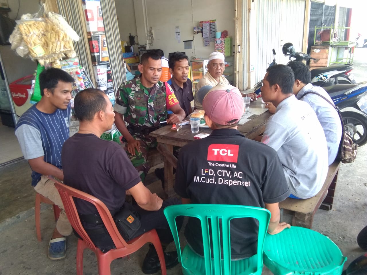 Bahas Kamtibmas, Babinsa Kotabaru Komsos Ke Forum RT/RW Di Jalan  Imam Bonjol