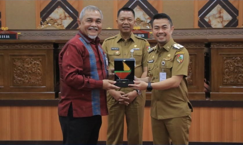 Kepala BPKAD Pekanbaru Hadiri Penandatanganan MoU Layanan Jasa Perbankan dengan Bank Riau Kepri Syariah