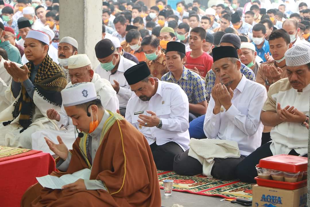 Ayat Cahyadi Ikuti Solat Istisqa di Masjid Raya Senapelan