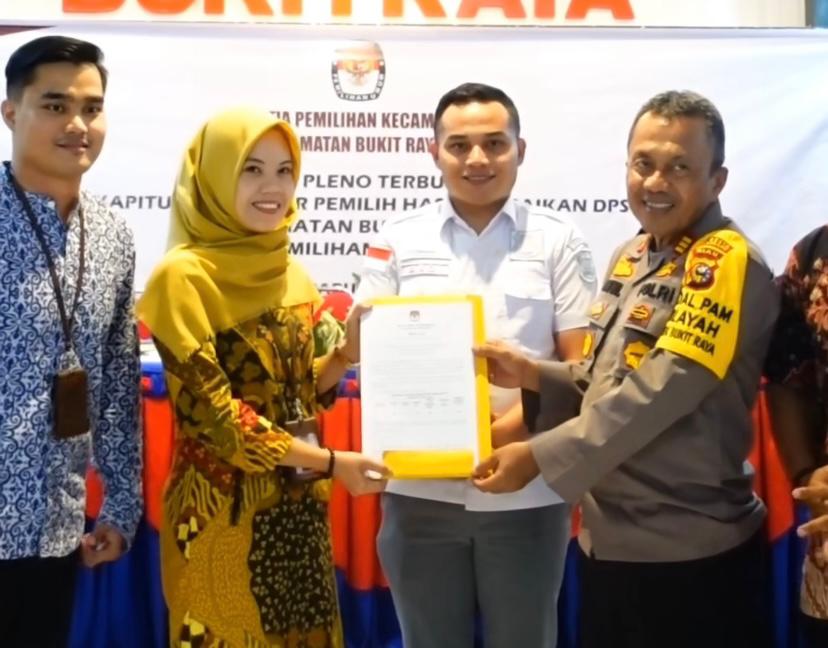Camat Bukit Raya Hadiri Rapat Pleno Terbuka Rekapitulasi Daftar Pemilih Daftar Perbaikan DPS