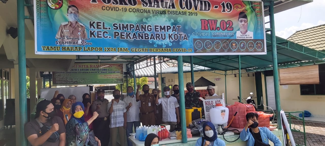 Babinsa Distribusikan  APD ke 5 Posko RW Siaga Kelurahan Simpang Empat