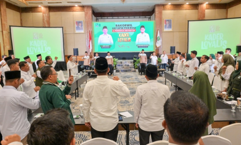 Abdul Wahid Lantik Dani Nursalam sebagai Ketua LKP DPW PKB Riau