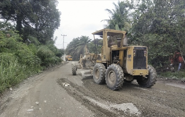 Rusak karena Padat Kendaraan, Jalan Mahato-Manggala Mulai Diperbaiki