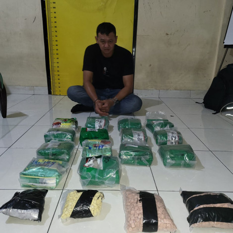 Polda Riau Tangkap Residivis, 14 Kg Sabu dan Ribuan Pil Ekstasi Disita