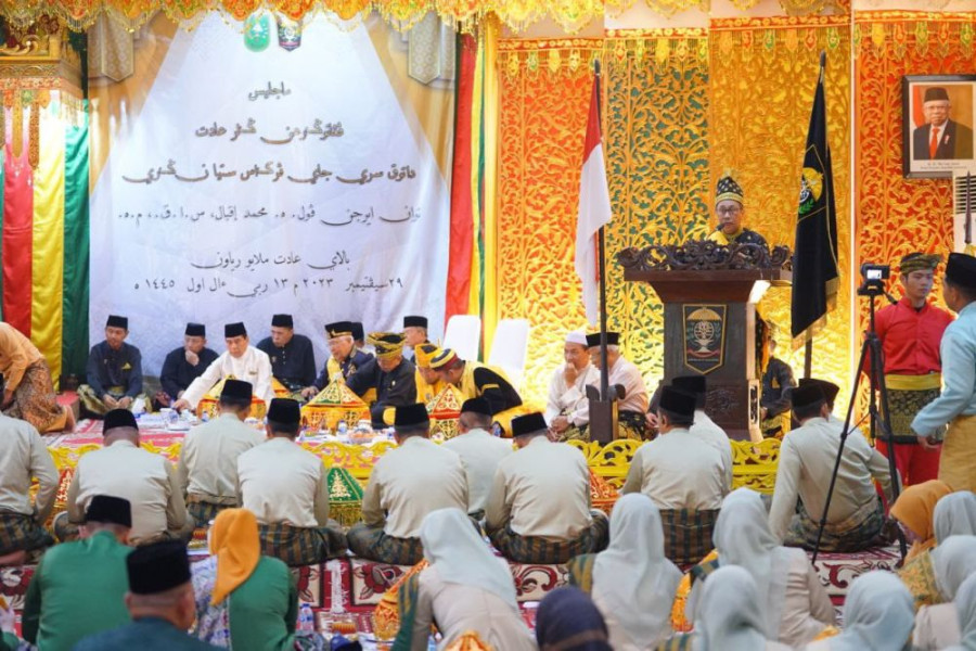 Hadiri Penganugerahan Gelar Adat Kepada Kapolda Riau, Ini Kata Gubri Syamsuar