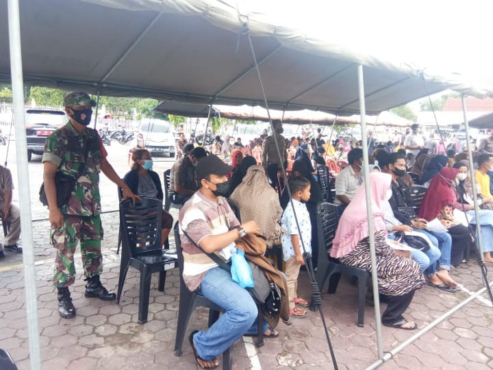 Babinsa Lakukan Pendataan dan Pendampingan Vaksinasi