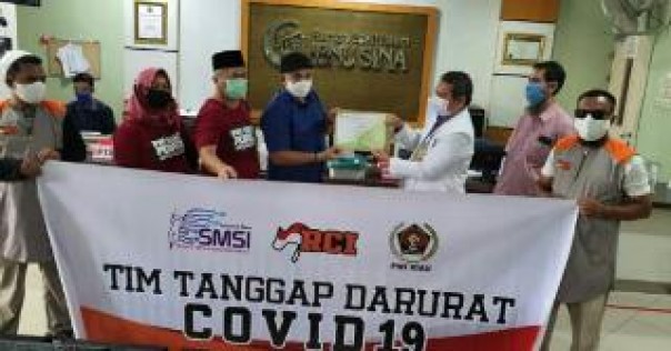 RCI Gandeng PWI Peduli dan SMSI Riau Serahkan APD ke RS Ibnu Sina