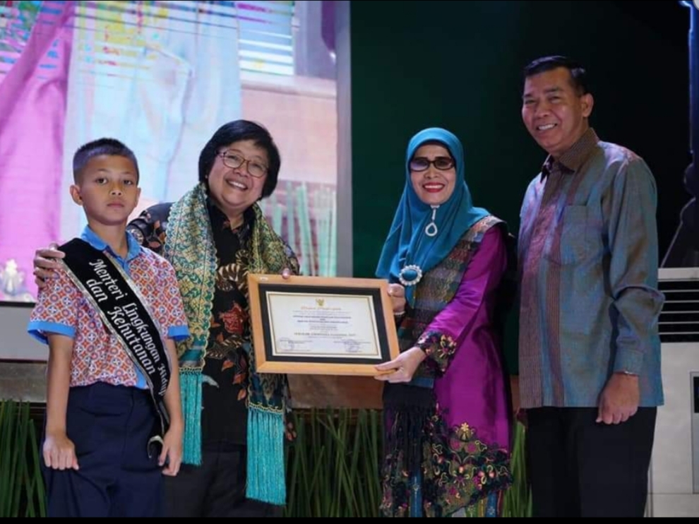 Diserahkan Menteri LHK, SDN 66 Pekanbaru Raih Adiwiyata Nasional 2019