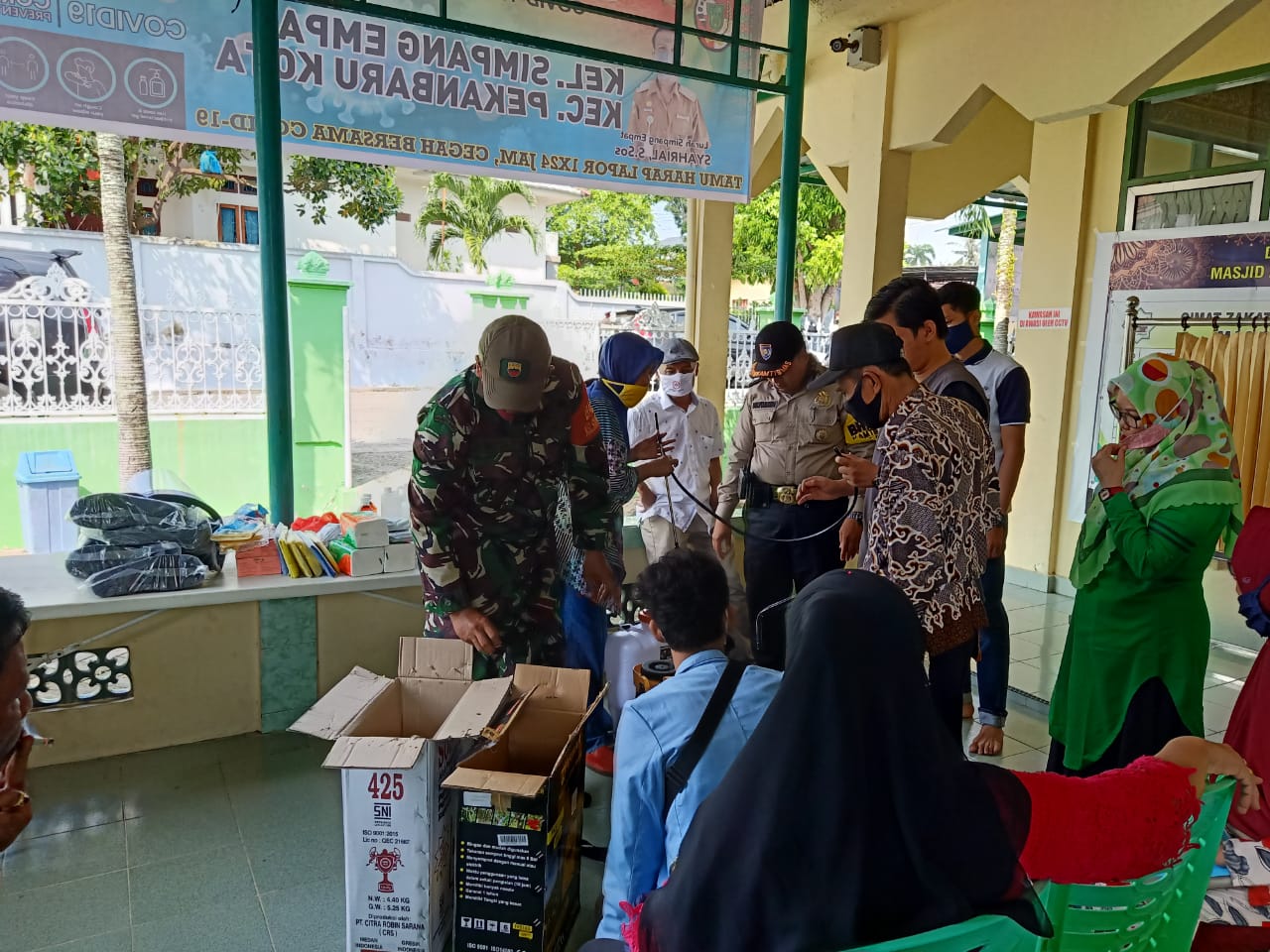 Babinsa Simpang Empat  Patroli Rutin dan Cek Posko Siaga Covid-19