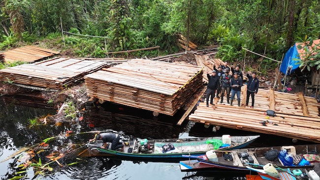 Tujuh Hari Menembus Hutan, Polisi Amankan 300 Kubik Kayu Ilegal di Inhu
