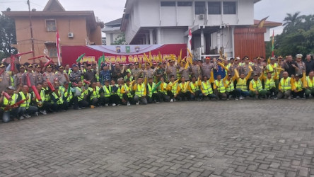 Kapolda Riau Tegaskan Satkamling Jadi Pilar Utama Keamanan Lingkungan