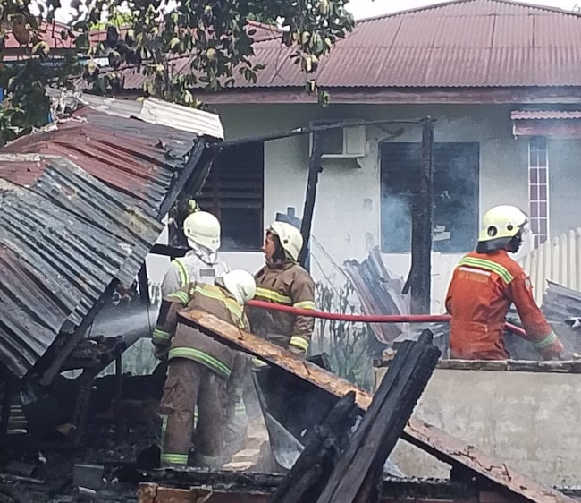 Rumah Kontrakan di Pekanbaru Ludes Terbakar
