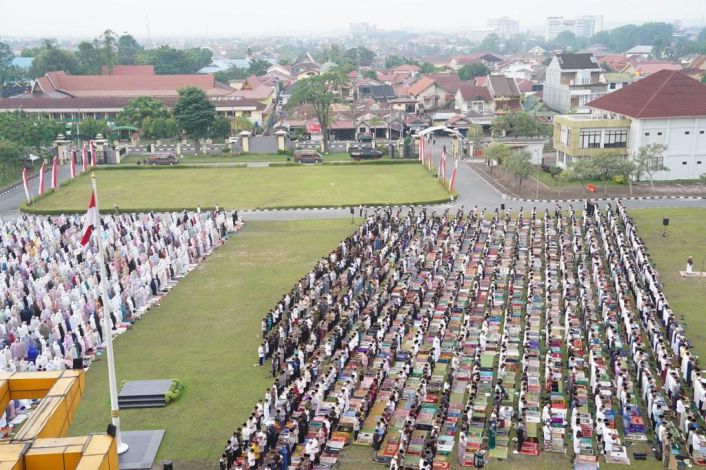 Irjen Pol Mohammad Iqbal Salat Id bersama Ribuan Masyarakat di Mapolda Riau