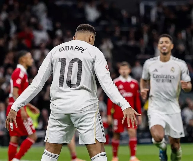 Real Madrid Bungkam Sevilla 2-0, Jarak dengan Barcelona Tinggal Satu Poin