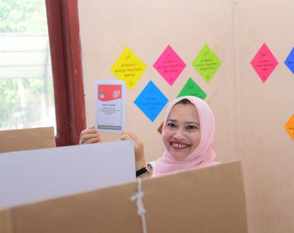 Bupati Bengkalis Gunakan Hak Suara di Pinggir, Wabup di Pulau Bengkalis