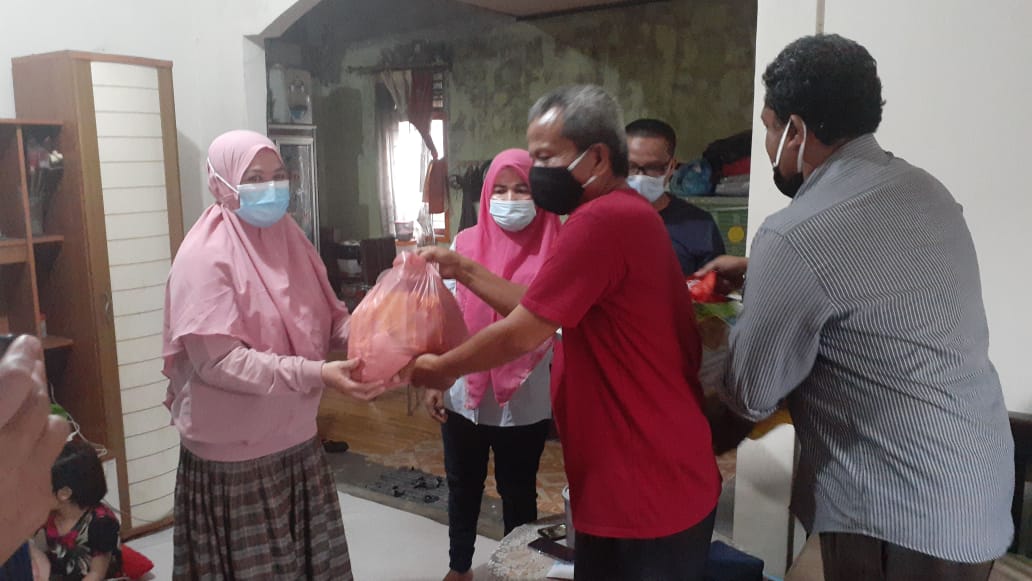 PWI Riau Peduli Serahkan Dana Santunan ke Ahli Waris Almarhum Mohammad Moralis