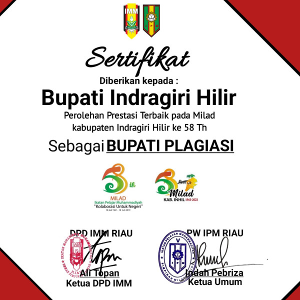 Terima Maaf Ketua Panitia Milad, DPD IMM dan PW IPM Riau Berikan Penghargaan Kepada Bupati INHIL
